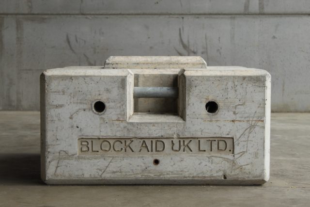 Heavy-duty concrete block weight with integrated handle